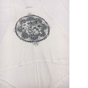 Beautiful designed white tank top!😇